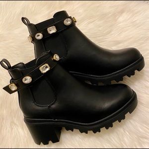 NWT Catherine Malandrino Chelsea Amulet Boots